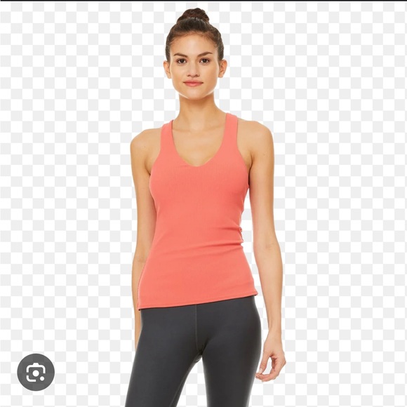 Alo Yoga Elevate tank - strawberry - Picture 1 of 3